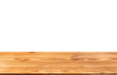 Ahşap bir masa veya masa üstü, beyaz arkaplan ile ön görünüm.