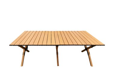 Beyaz arka planda kamp yapmak için katlanabilir masa