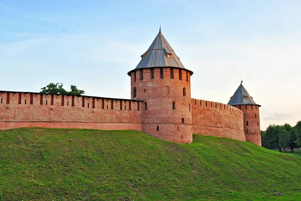 Bir ortaçağ kalesinin duvar ve kuleleri