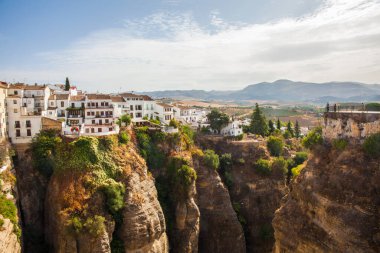 Ronda, İspanya, Endülüs 'te beyaz evleri olan küçük bir köy. Fotoğraf 23 Eylül 2020 'de çekildi..