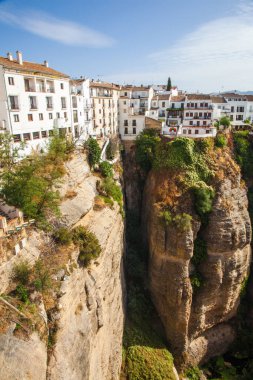 Ronda, İspanya, Endülüs 'te beyaz evleri olan küçük bir köy. Fotoğraf 23 Eylül 2020 'de çekildi..