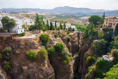 Ronda, İspanya, Endülüs 'te beyaz evleri olan küçük bir köy. Fotoğraf 23 Eylül 2020 'de çekildi..