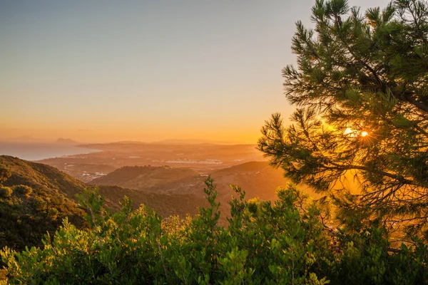 Puesta Sol Montañas Hermosa Vista Colorida Atardecer — Foto de Stock
