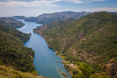 La Concepcion rezervuarının manzarası yükseldi. Marbella, Malaga Eyaleti, Endülüs, İspanya.