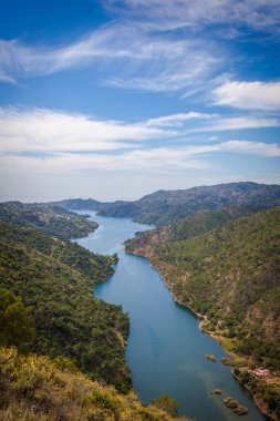 La Concepcion rezervuarının manzarası yükseldi. Marbella, Malaga Eyaleti, Endülüs, İspanya.
