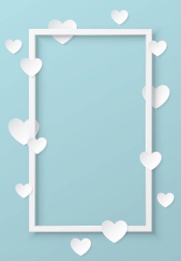 Beyaz, dikey çerçeve kağıdının etrafında çeşitli beyaz kalpler açık mavi arkaplan resimlerinde kesim stili. Sevgililer Günü tebrik kartı dikey şablonu kutlu olsun.