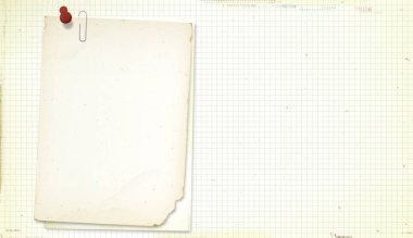 Kağıt raptiyeyle tutturulmuş leke efektli iki eski kağıtta da eski ızgara kâğıt resimlerinde boş yer var..