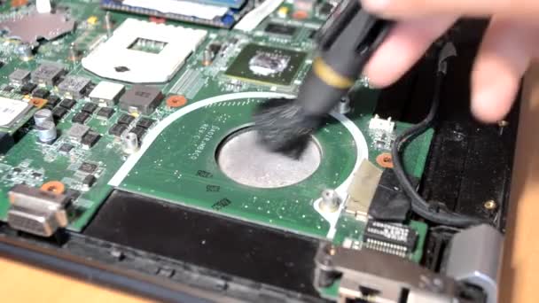 이동하는 노트북 부품에서 먼지에서 노트북 스크린 — 비디오