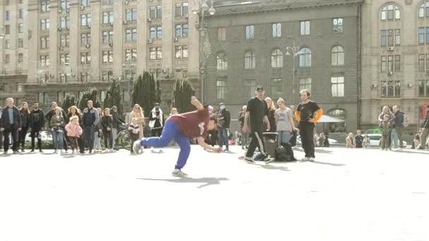 Kiev Ucrania Abril 2021 Joven Bailarina Hip Hop Actúa Calle — Vídeo de stock