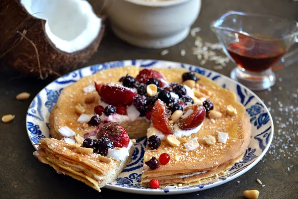 Thin crepes with cream and berries — Stock Photo, Image