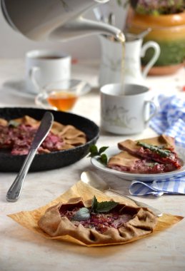 Erik ve fesleğen ile tatlı Galette'ye 