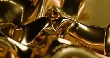 Sıvı şekilli, pürüzsüz, yansıtıcı altın yüzeylerin soyut yakın çekimlerinin döngüsel canlandırması.