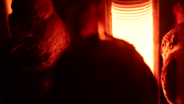 La viande sur les brochettes