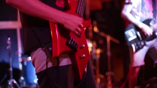 Guitarrista em uma banda de rock — Vídeo de Stock