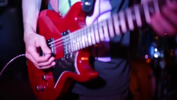 Guitarrista em uma banda de rock — Vídeo de Stock