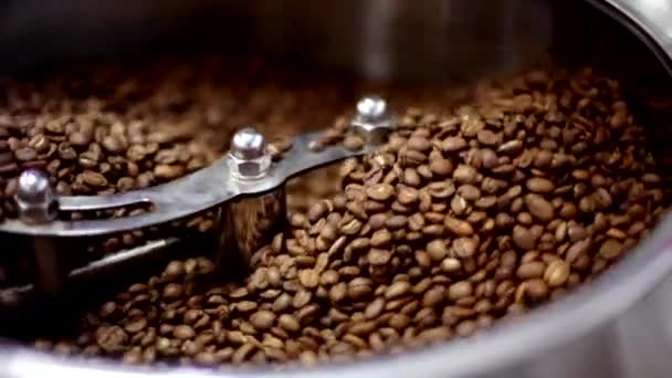 Pražení kávových zrn. — Stock video