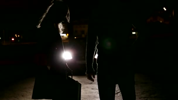 le transfert de la valise avec l'argent dans la nuit 