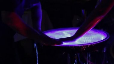 Renk müzik altında büyük kabarcıkları göster