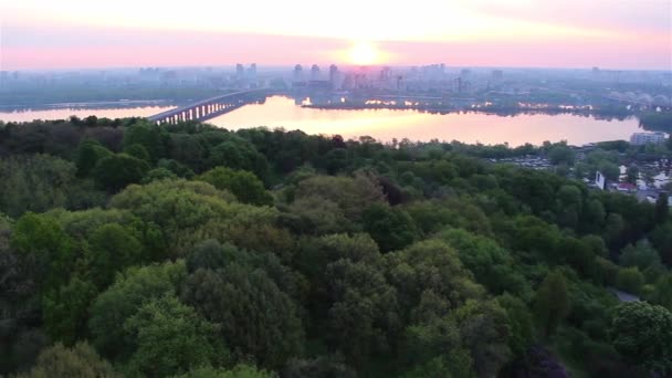 Kiev, Jardin botanique, Monastère ionien, lilas, vue aérienne — Video
