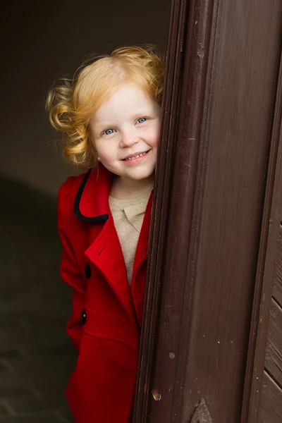 Portrait of a little red-haired girl in city summer — Stock Photo, Image