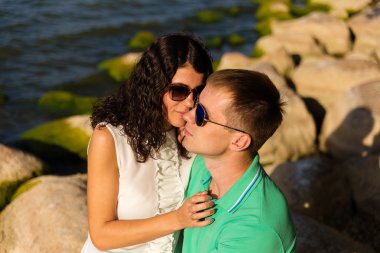 Denizde genç aşıklar