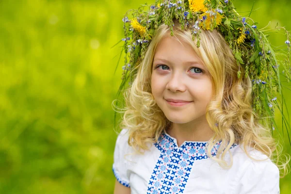 A menina bonita no parque — Fotografia de Stock