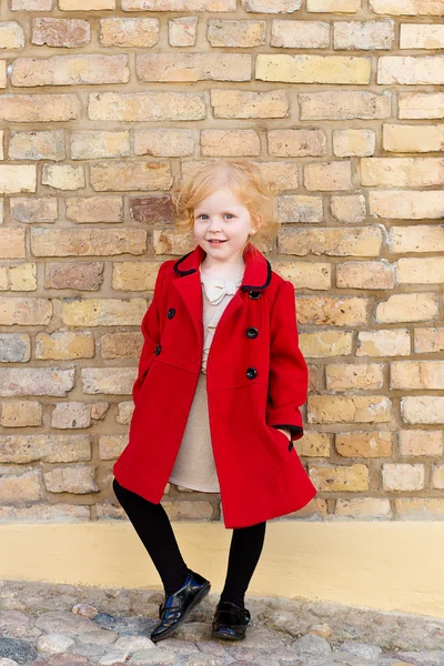 Portrait of a little red-haired girl in city summer — Stock Photo, Image