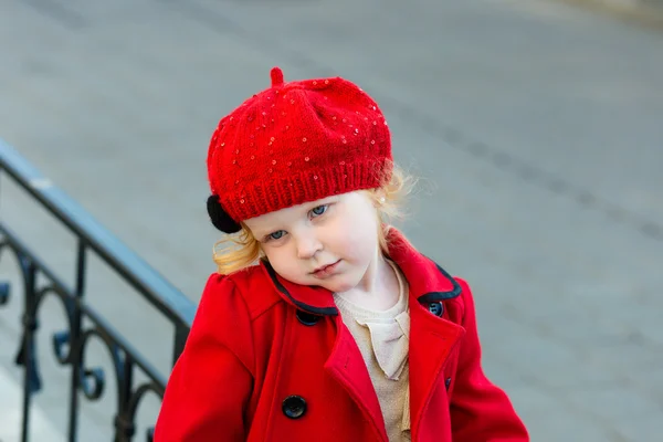 Portrait of a little red-haired girl in city summer — Stock Photo, Image