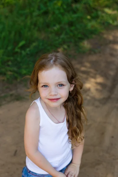 Portrait of a beautiful young girl with long hair — Stock Photo, Image