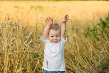 Çocuk çavdar alanındaki