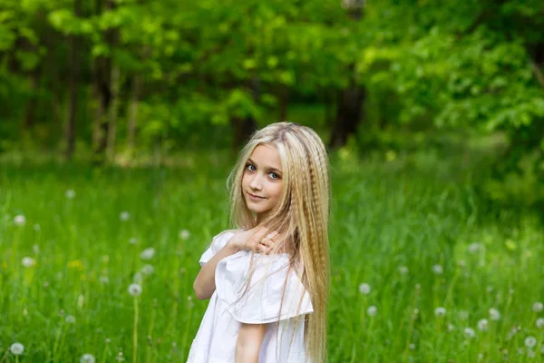 Portrait cute blonde girl outdoors in summer — Stock Photo, Image