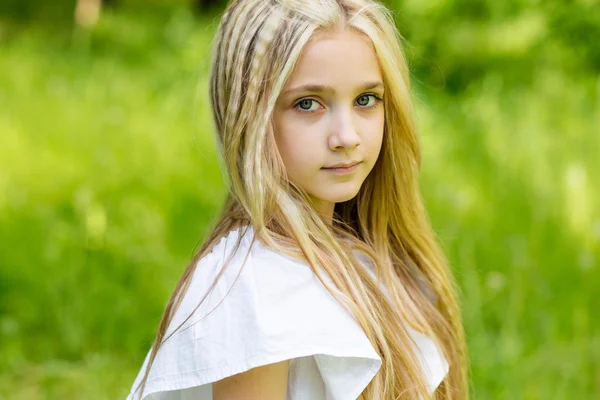 Portrait cute blonde girl outdoors in summer — Stock Photo, Image