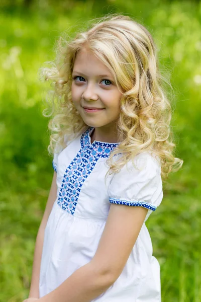 Portrait cute blonde girl outdoors in summer — Stock Photo, Image