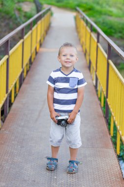 Mavi gözlü güzel çocuk