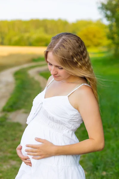 妊婦の肖像画です — ストック写真