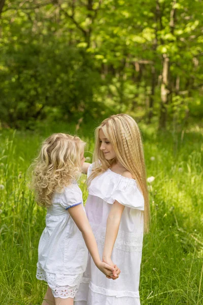 Two young girls relaxing on nature in summer — Stock Photo, Image