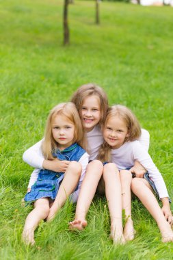 Güzel kız doğa istirahat