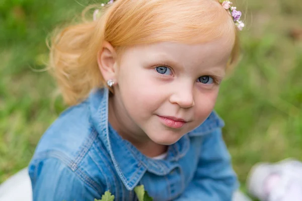 Portrait of a cute little pin-up girl — Stock Photo, Image