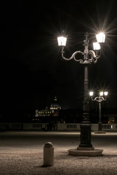 Villa Borghese içinde sokak ışığı