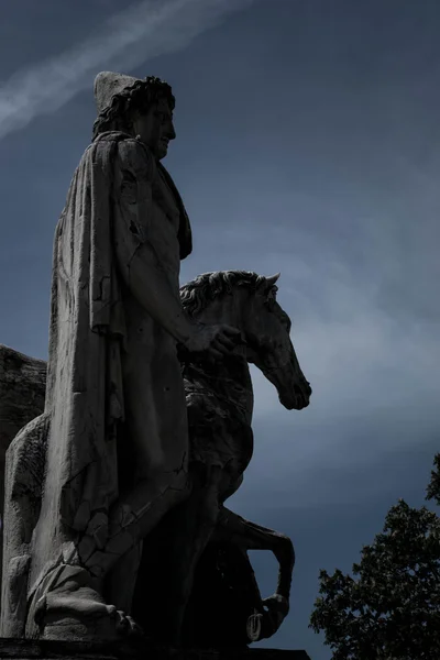ローマのヴィットリアの馬と彫像 — ストック写真