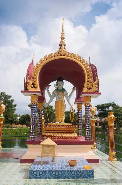 Buddhist pagoda, part of temple complex Wat Plai Laem on Samui island. — Stock Photo, Image