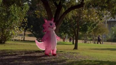 18 Ekim 2025 Austin Teksas 4K görüntüleri Austin, Teksas şehir merkezindeki No Kings protestosunu kaydediyor..