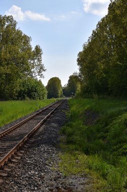 Kırsal kesimde demiryolu rayları
