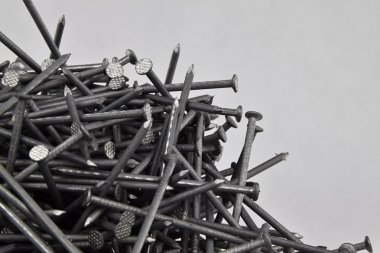 Bir yığın 60 mm çivi