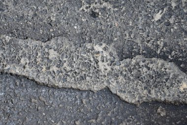 Doku yol, asfalt yüzeye kırık