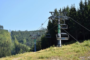 Yaz aylarında boş telesiyej