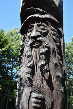 Oymalar şekil oluşturdu. Ahşap şekil.