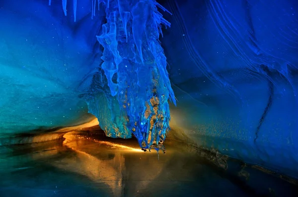 Ледяные пещеры. Антарктида — стоковое фото