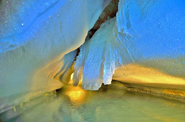 Grottes de glace. Antarctique — Photo