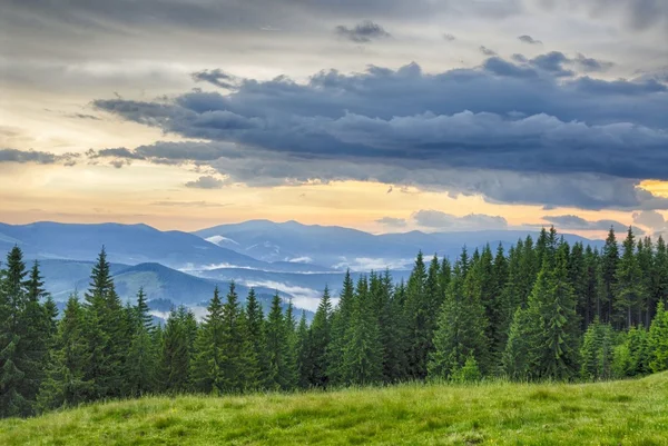 Günbatımında Karpatlar